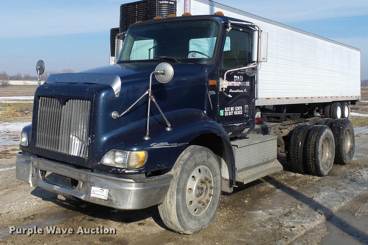 image for item DA3589 2003 International 9200i semi truck