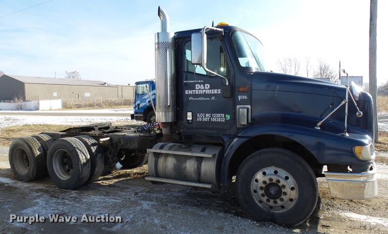 image for item DA3589 2003 International 9200i semi truck