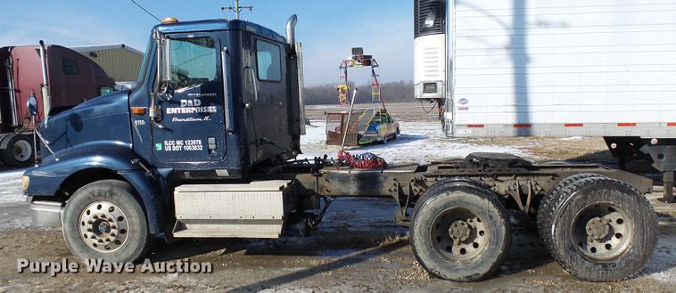 image for item DA3589 2003 International 9200i semi truck