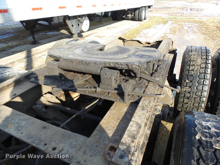 image for item DA3589 2003 International 9200i semi truck