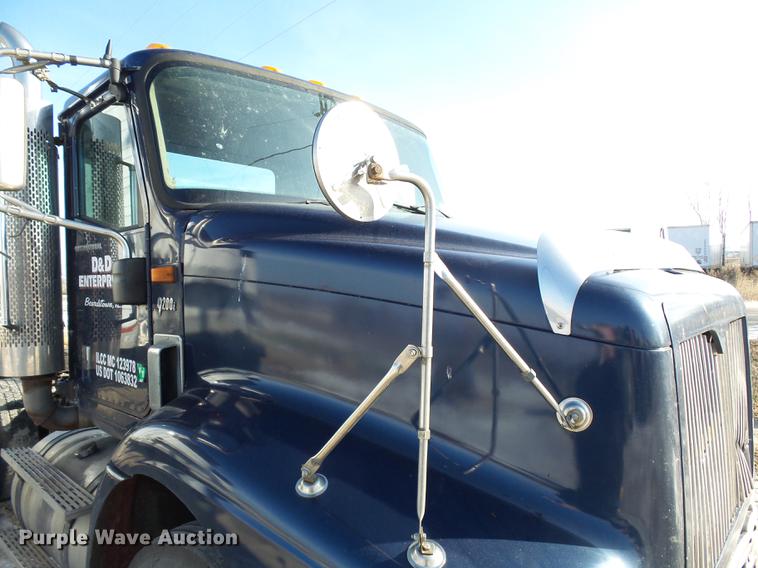 image for item DA3589 2003 International 9200i semi truck