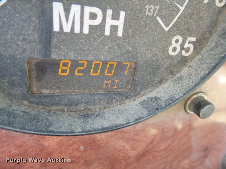 image for item DA3589 2003 International 9200i semi truck