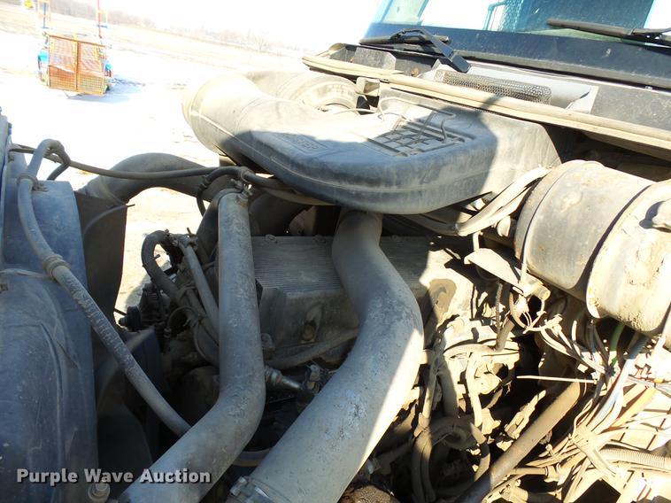 image for item DA3589 2003 International 9200i semi truck