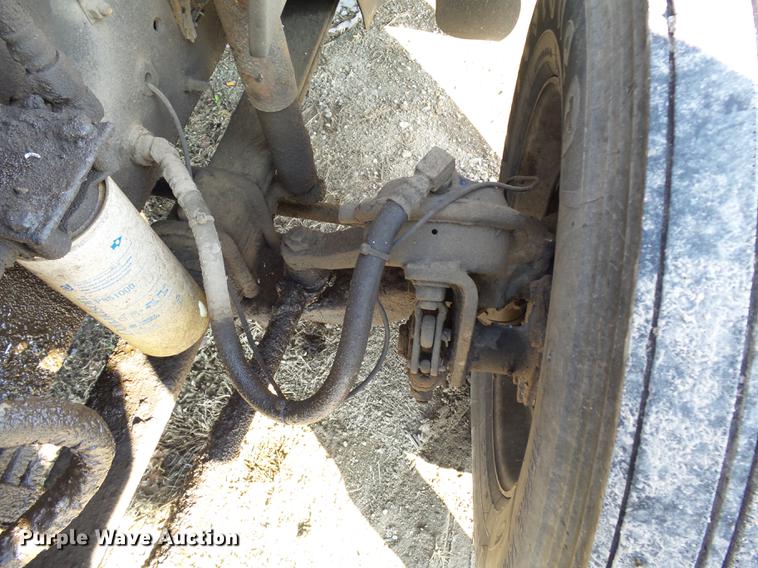 image for item DA3589 2003 International 9200i semi truck