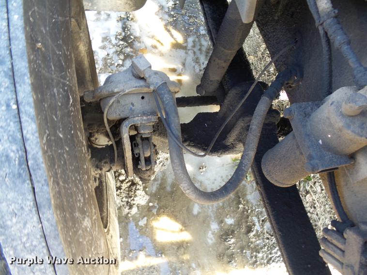 image for item DA3589 2003 International 9200i semi truck