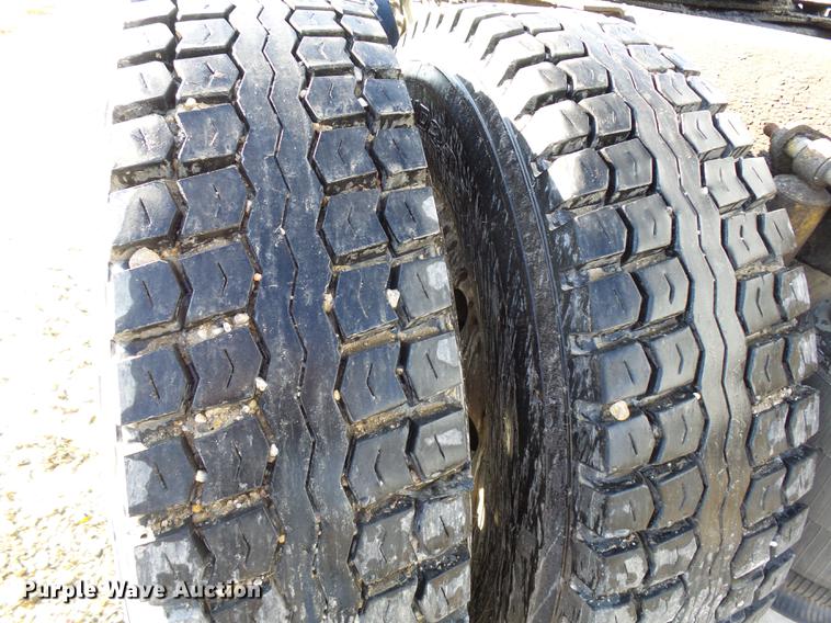 image for item DA3589 2003 International 9200i semi truck