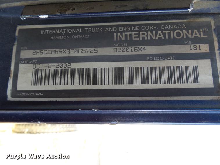 image for item DA3589 2003 International 9200i semi truck