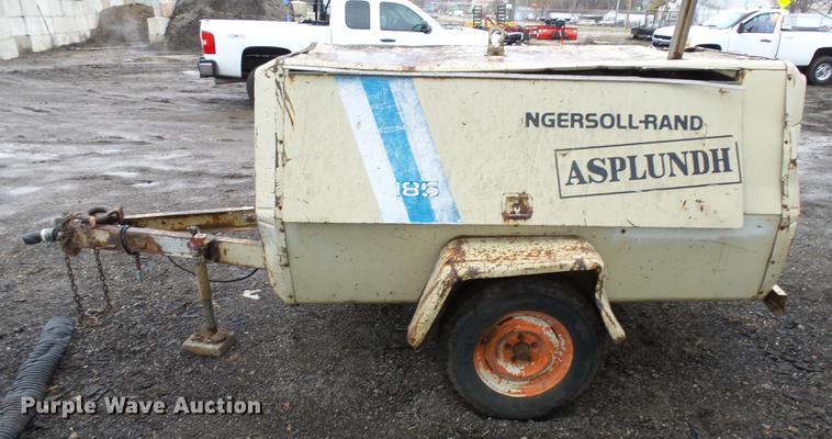 image for item DA3599 Ingersoll Rand 185 air compressor