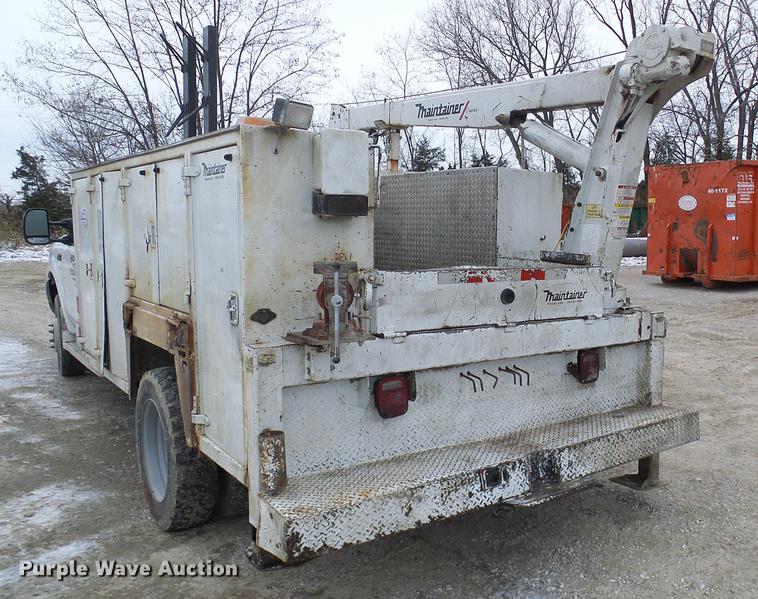 image for item DB2089 2001 Ford F550 Super Duty service truck with crane