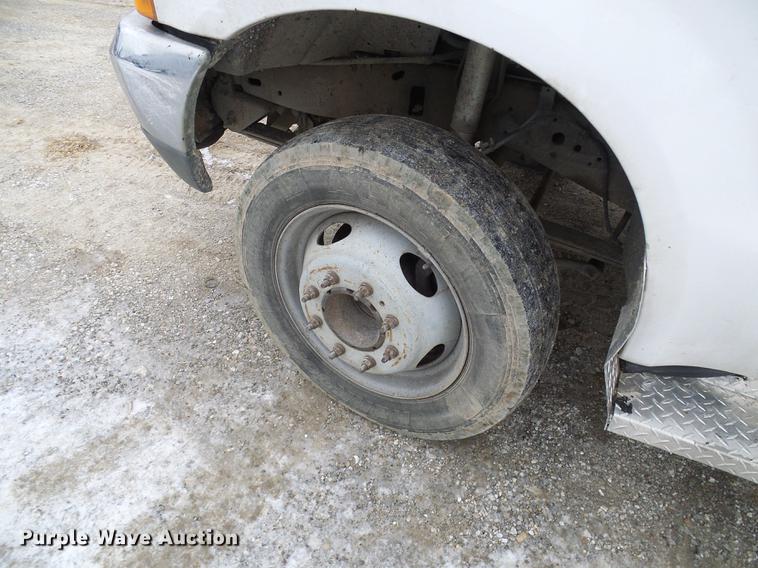 image for item DB2089 2001 Ford F550 Super Duty service truck with crane