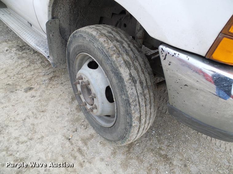 image for item DB2089 2001 Ford F550 Super Duty service truck with crane