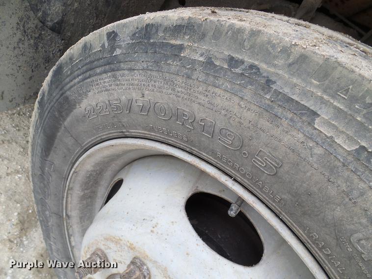 image for item DB2089 2001 Ford F550 Super Duty service truck with crane