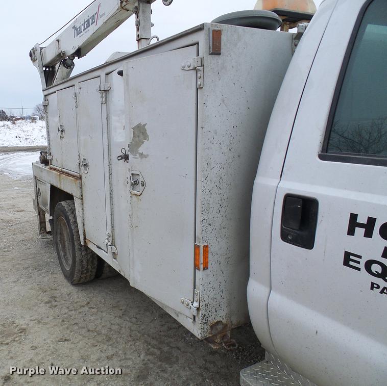 image for item DB2089 2001 Ford F550 Super Duty service truck with crane