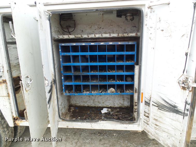 image for item DB2089 2001 Ford F550 Super Duty service truck with crane