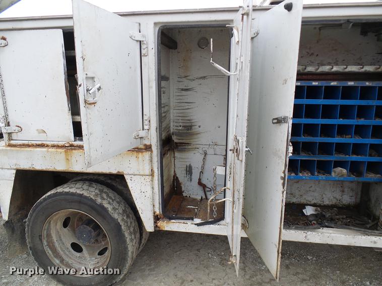 image for item DB2089 2001 Ford F550 Super Duty service truck with crane