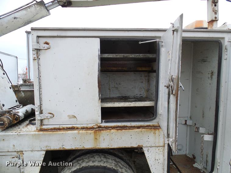 image for item DB2089 2001 Ford F550 Super Duty service truck with crane