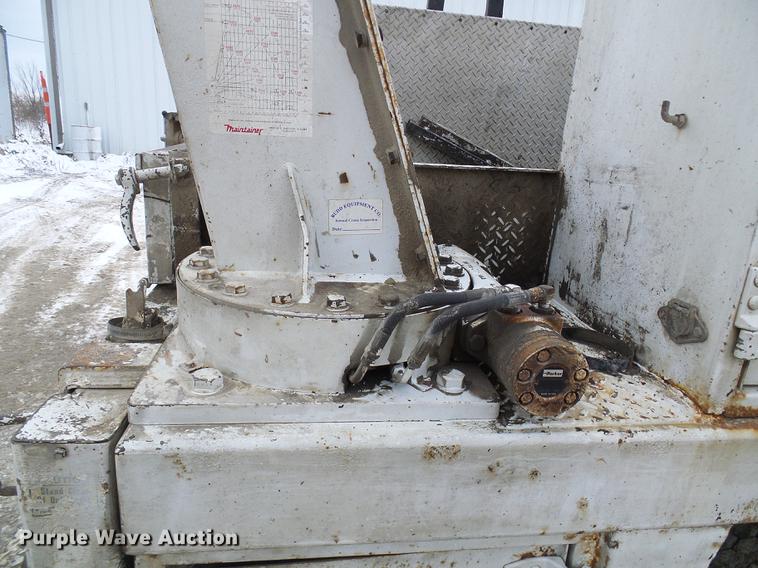 image for item DB2089 2001 Ford F550 Super Duty service truck with crane