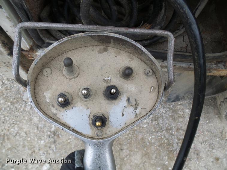 image for item DB2089 2001 Ford F550 Super Duty service truck with crane