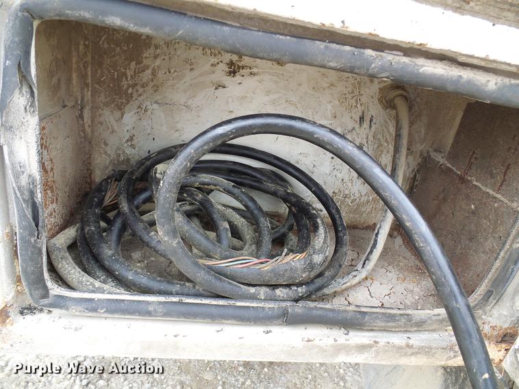 image for item DB2089 2001 Ford F550 Super Duty service truck with crane