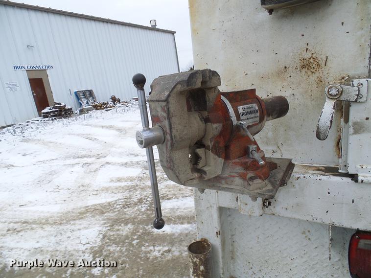 image for item DB2089 2001 Ford F550 Super Duty service truck with crane