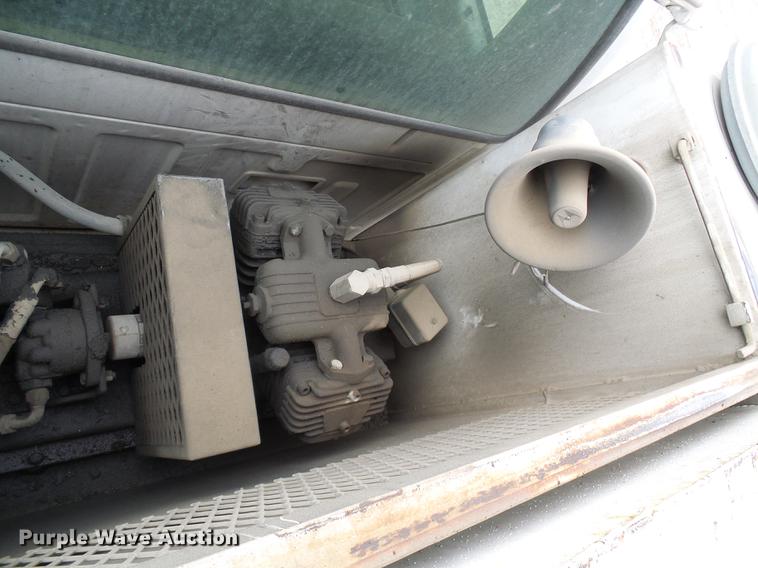 image for item DB2089 2001 Ford F550 Super Duty service truck with crane