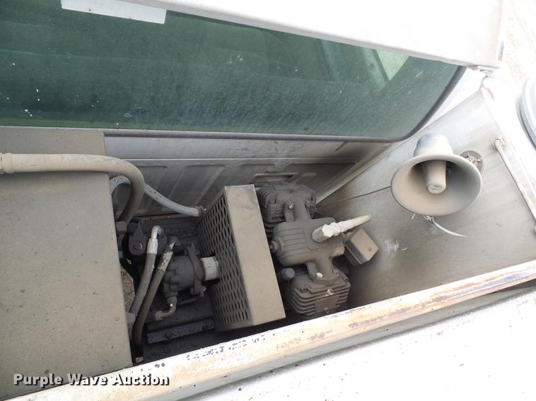 image for item DB2089 2001 Ford F550 Super Duty service truck with crane