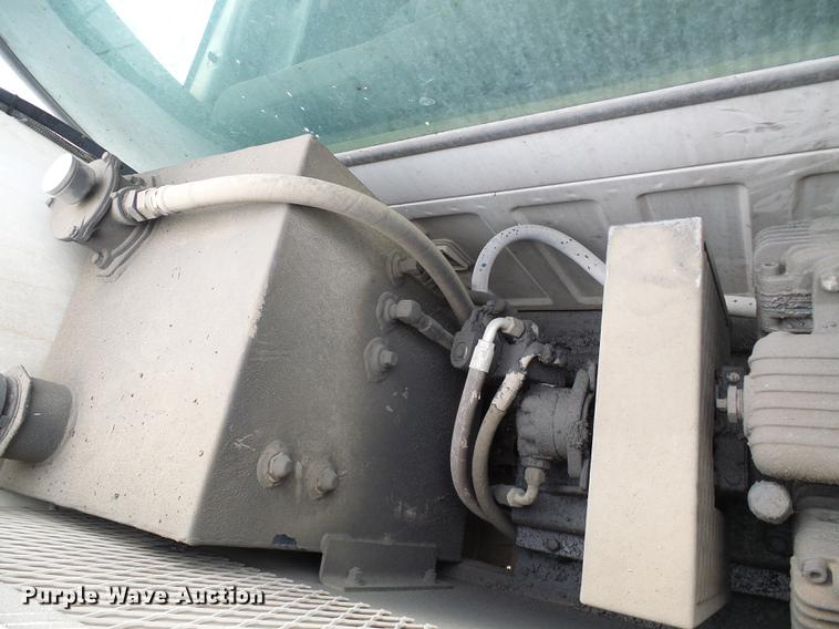 image for item DB2089 2001 Ford F550 Super Duty service truck with crane