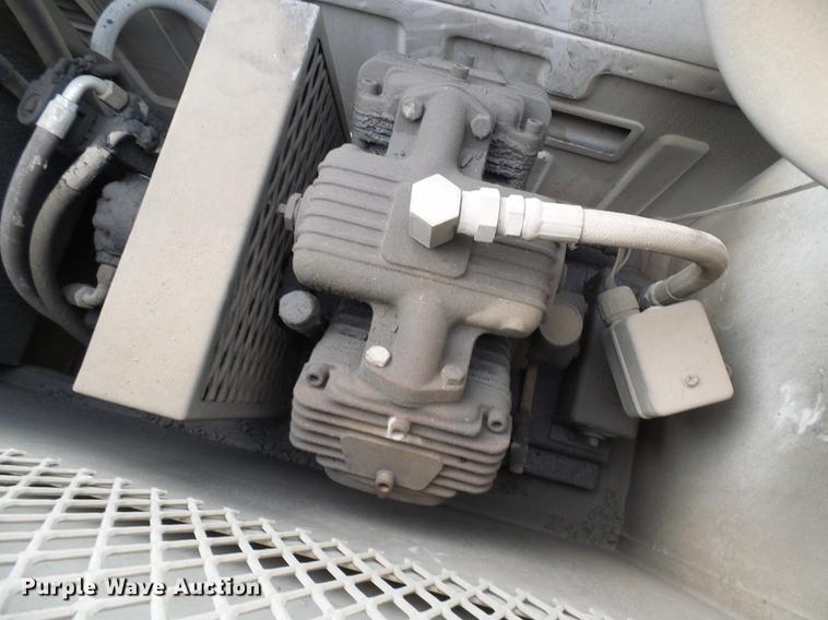 image for item DB2089 2001 Ford F550 Super Duty service truck with crane