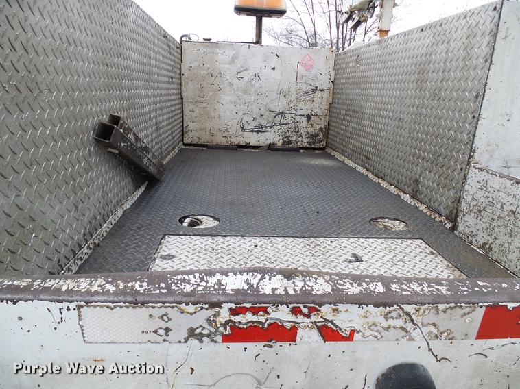 image for item DB2089 2001 Ford F550 Super Duty service truck with crane