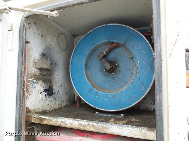 image for item DB2089 2001 Ford F550 Super Duty service truck with crane