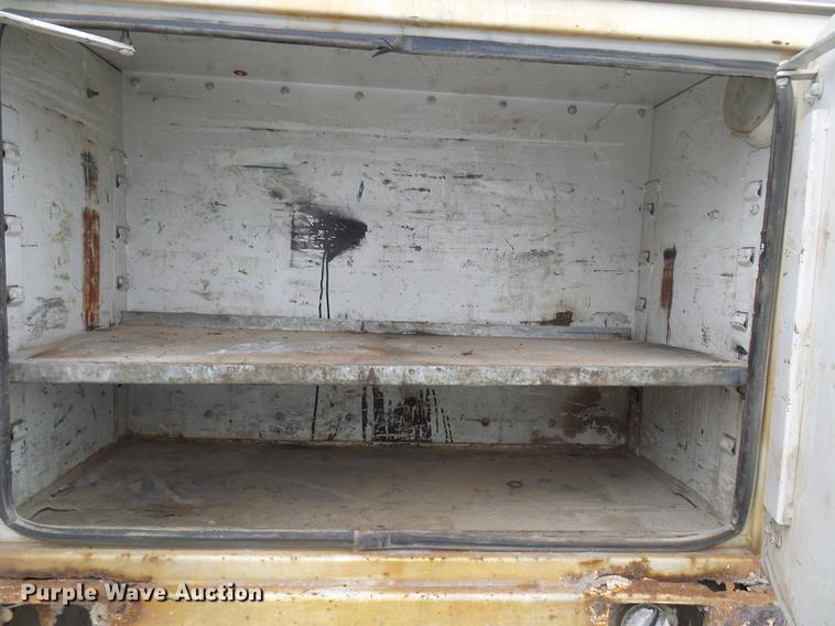 image for item DB2089 2001 Ford F550 Super Duty service truck with crane