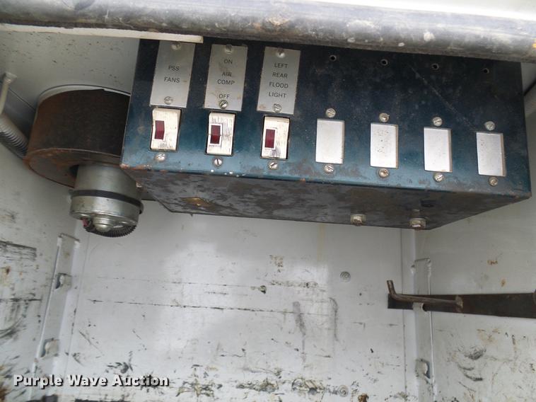 image for item DB2089 2001 Ford F550 Super Duty service truck with crane