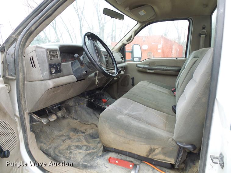 image for item DB2089 2001 Ford F550 Super Duty service truck with crane