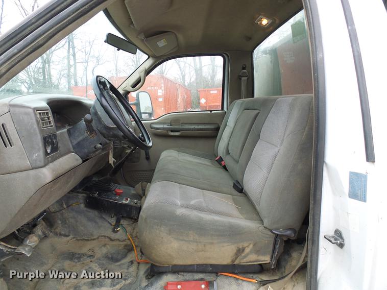 image for item DB2089 2001 Ford F550 Super Duty service truck with crane