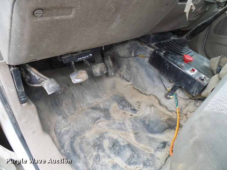 image for item DB2089 2001 Ford F550 Super Duty service truck with crane