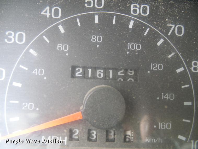 image for item DB2089 2001 Ford F550 Super Duty service truck with crane