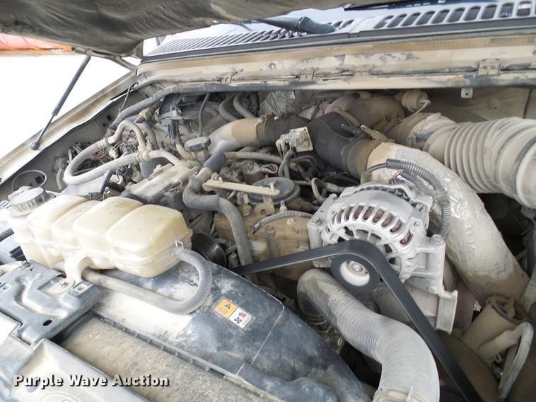 image for item DB2089 2001 Ford F550 Super Duty service truck with crane