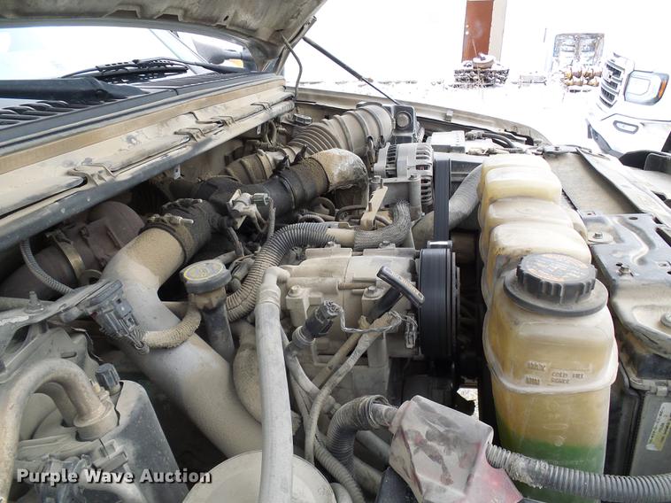 image for item DB2089 2001 Ford F550 Super Duty service truck with crane