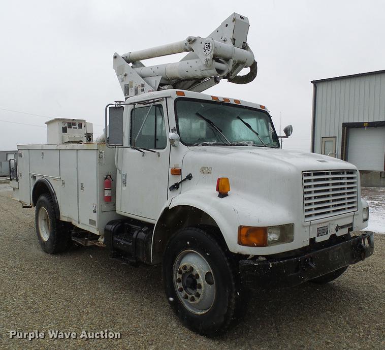 image for item DB2107 1995 International 4700 bucket truck