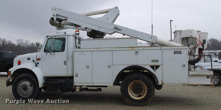 image for item DB2107 1995 International 4700 bucket truck