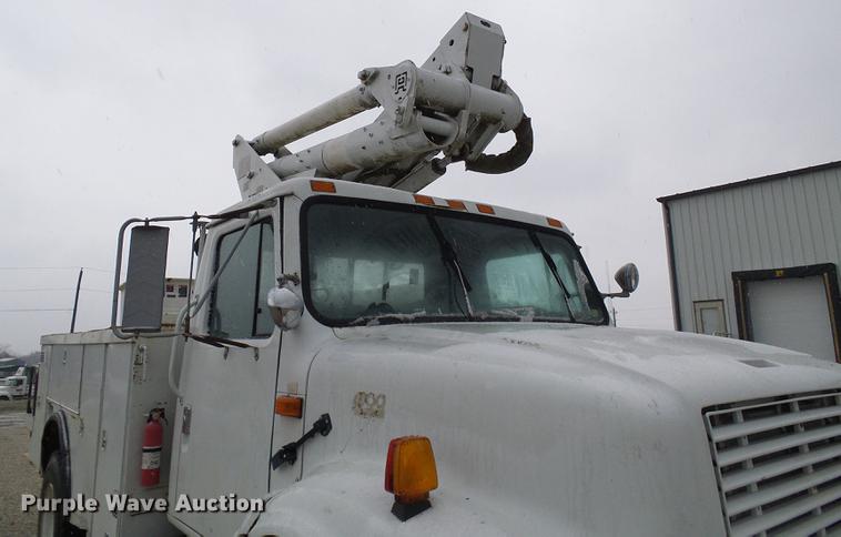 image for item DB2107 1995 International 4700 bucket truck