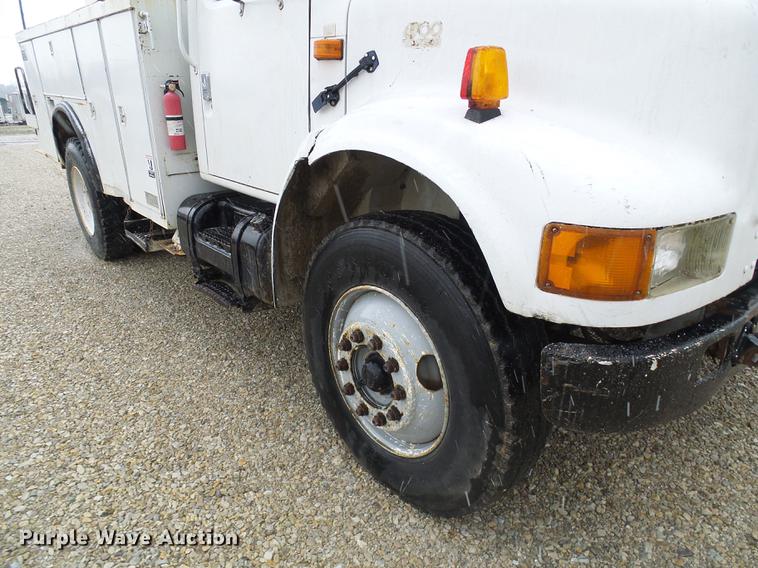 image for item DB2107 1995 International 4700 bucket truck