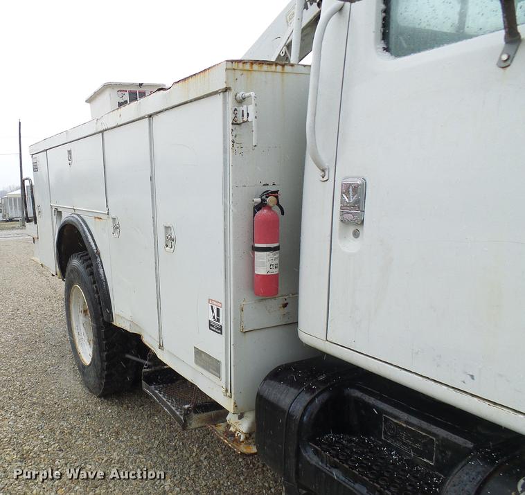 image for item DB2107 1995 International 4700 bucket truck