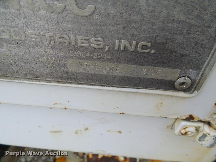 image for item DB2107 1995 International 4700 bucket truck