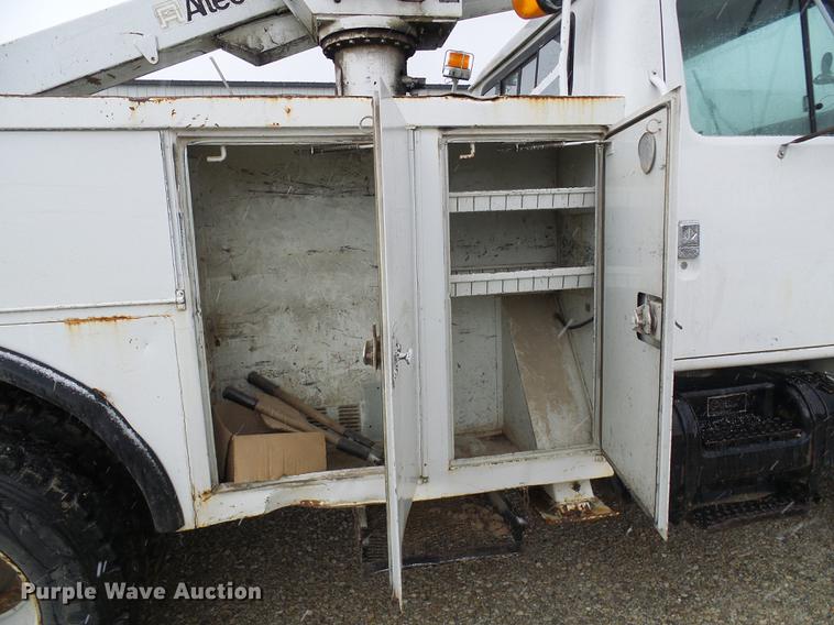 image for item DB2107 1995 International 4700 bucket truck