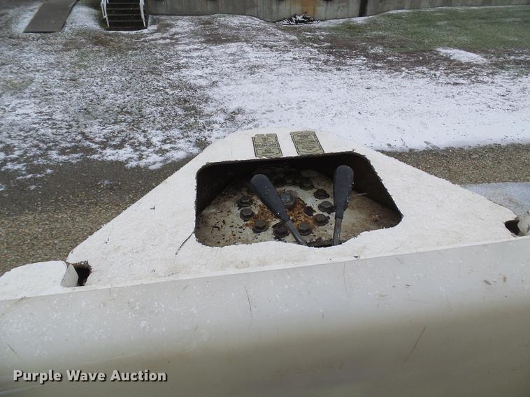 image for item DB2107 1995 International 4700 bucket truck