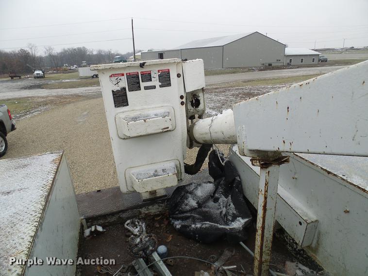 image for item DB2107 1995 International 4700 bucket truck