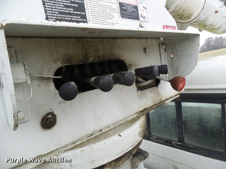 image for item DB2107 1995 International 4700 bucket truck