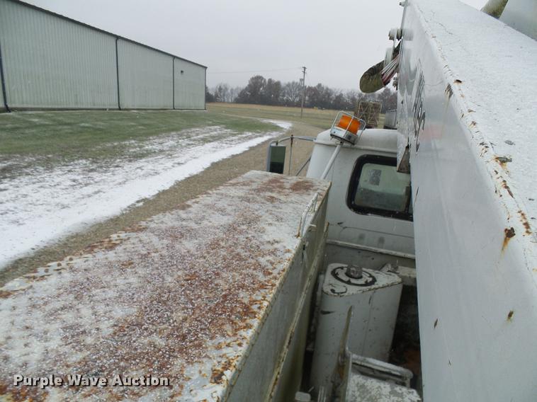 image for item DB2107 1995 International 4700 bucket truck