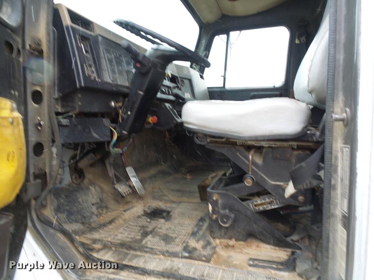 image for item DB2107 1995 International 4700 bucket truck